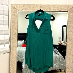 Green sleeveless shirt dress